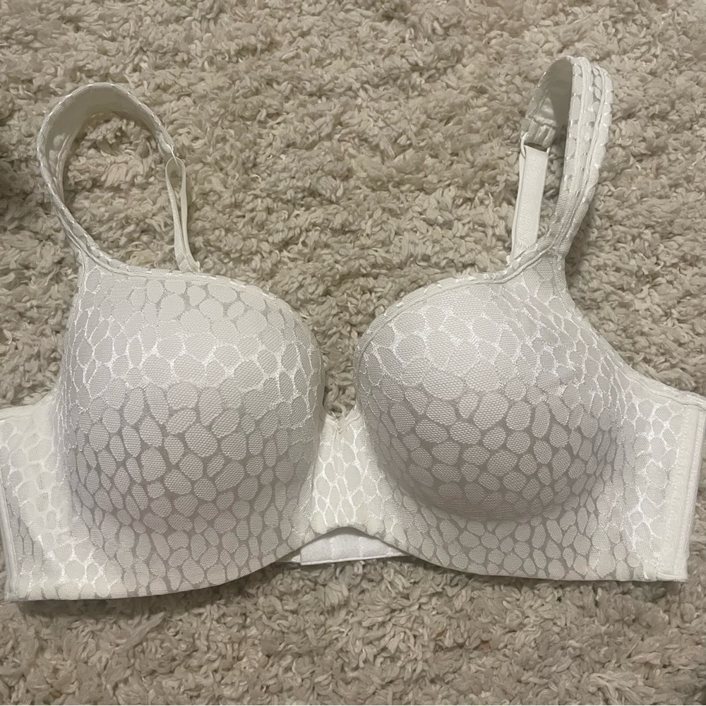 WONDERBRA white wired bra with light padding size 38D
